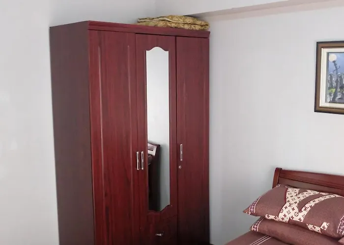 Impressive Two Bedroom Near Conveniences Apartment