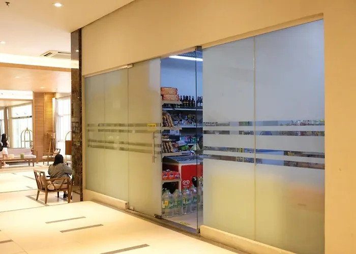 Impressive Two Bedroom Near Conveniences Apartment Manila